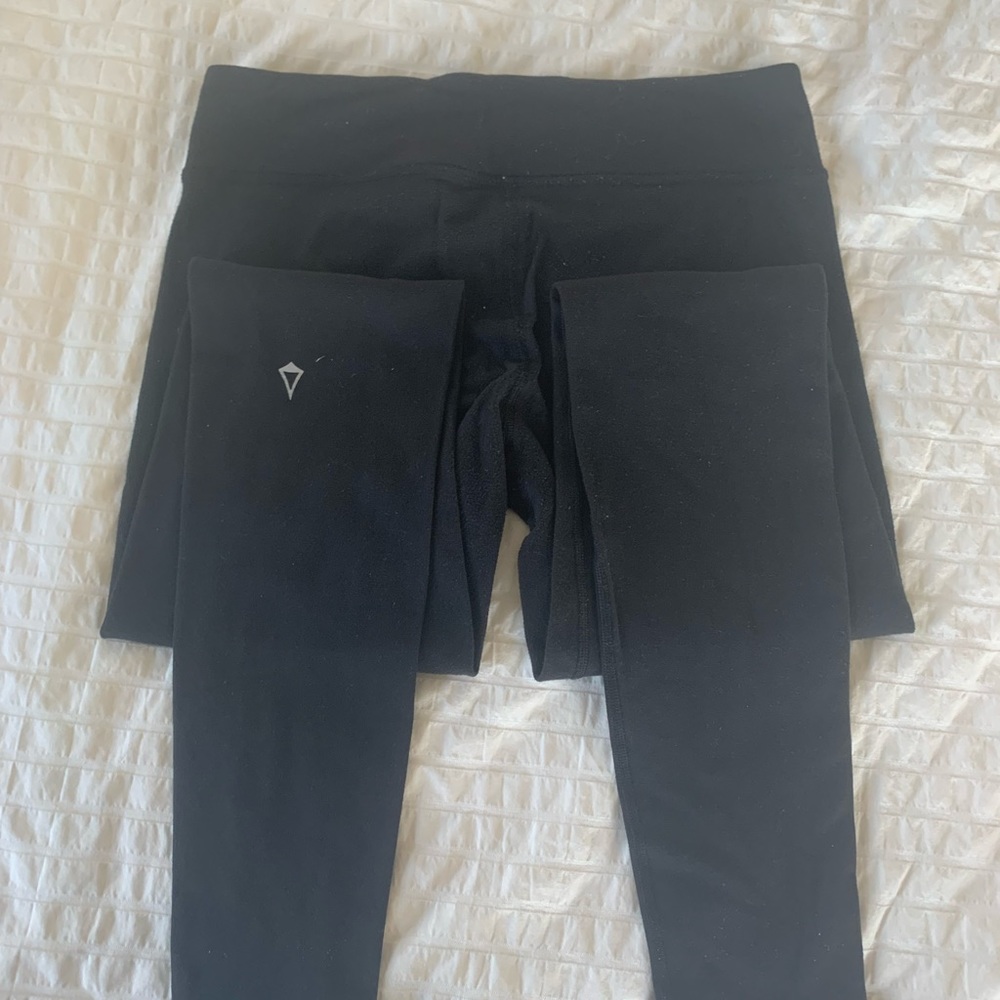 Black Ivivva leggings